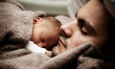 Tatusiowe coraz częściej korzystają z urlopu ojcowskiego